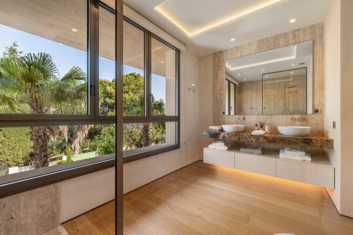 Skyvilla 6 - Impressive Duplex in Epic Marbella by Fendi Casa