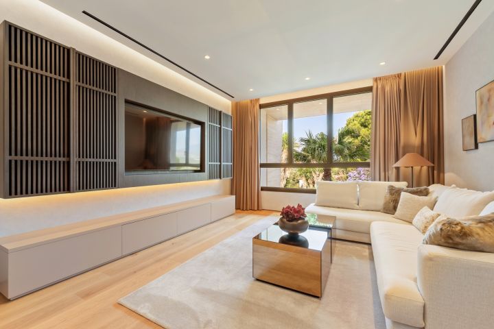 Skyvilla 6 - Impressive Duplex in Epic Marbella by Fendi Casa