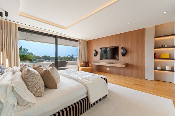 Skyvilla 6 - Impressive Duplex in Epic Marbella by Fendi Casa