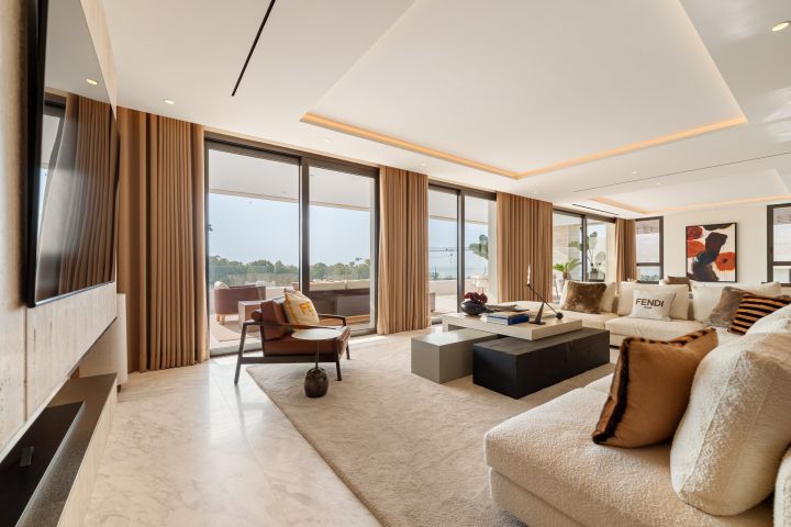 Skyvilla 6 - Impressive Duplex in Epic Marbella by Fendi Casa