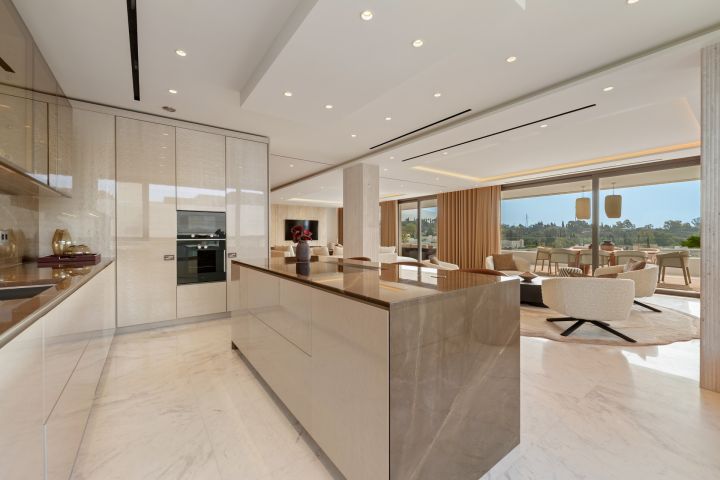 Skyvilla 6 - Impressive Duplex in Epic Marbella by Fendi Casa