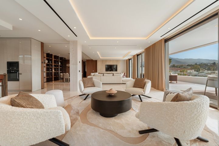 Skyvilla 6 - Impressive Duplex in Epic Marbella by Fendi Casa