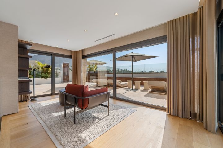 Skyvilla 6 - Impressive Duplex in Epic Marbella by Fendi Casa