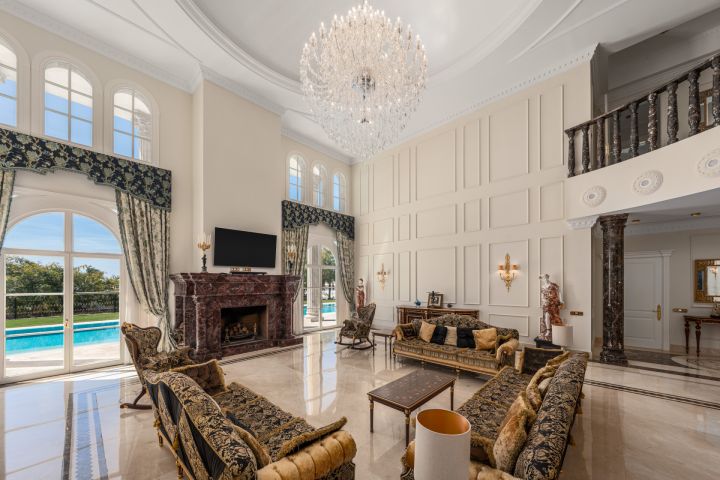 Villa Sinfonía - Grand Neoclassical Estate in Sierra Blanca