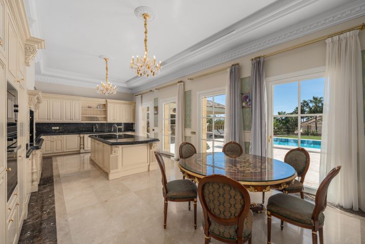 Villa Sinfonía - Grand Neoclassical Estate in Sierra Blanca