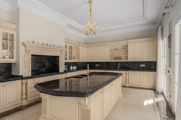 Villa Sinfonía - Grand Neoclassical Estate in Sierra Blanca