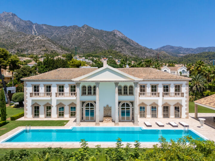 Villa Sinfonía - Grand Neoclassical Estate in Sierra Blanca