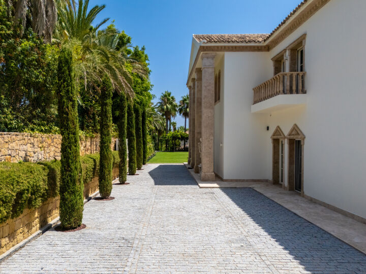 Villa Sinfonía - Grand Neoclassical Estate in Sierra Blanca