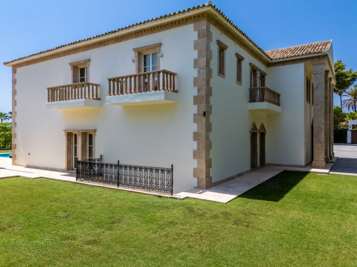 Villa Sinfonía - Grand Neoclassical Estate in Sierra Blanca