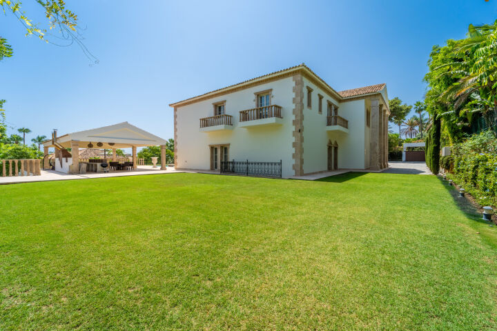 Villa Sinfonía - Majestuosa Villa Neoclásica en Sierra Blanca