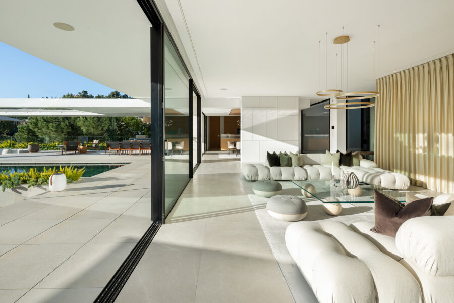 Villa Sienna - Spacious Refined Home with Panoramic Views