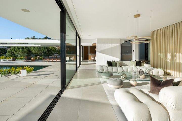 Villa Sienna - Spacious Refined Home with Panoramic Views