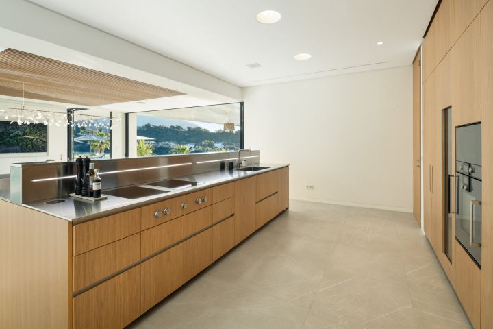 Villa Sienna - Spacious Refined Home with Panoramic Views
