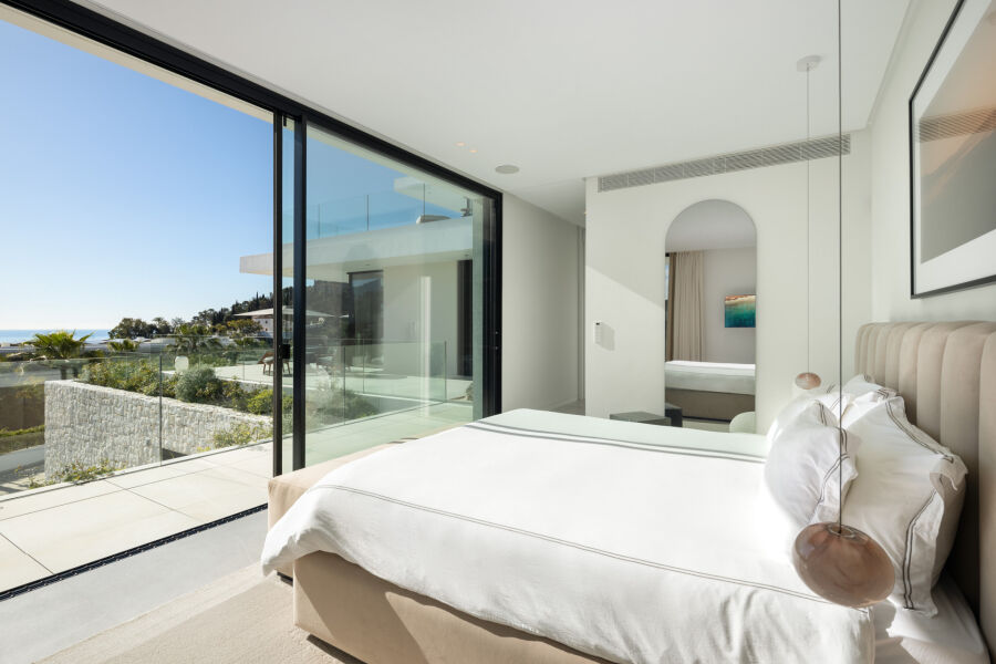 Villa Sienna - Spacious Refined Home with Panoramic Views