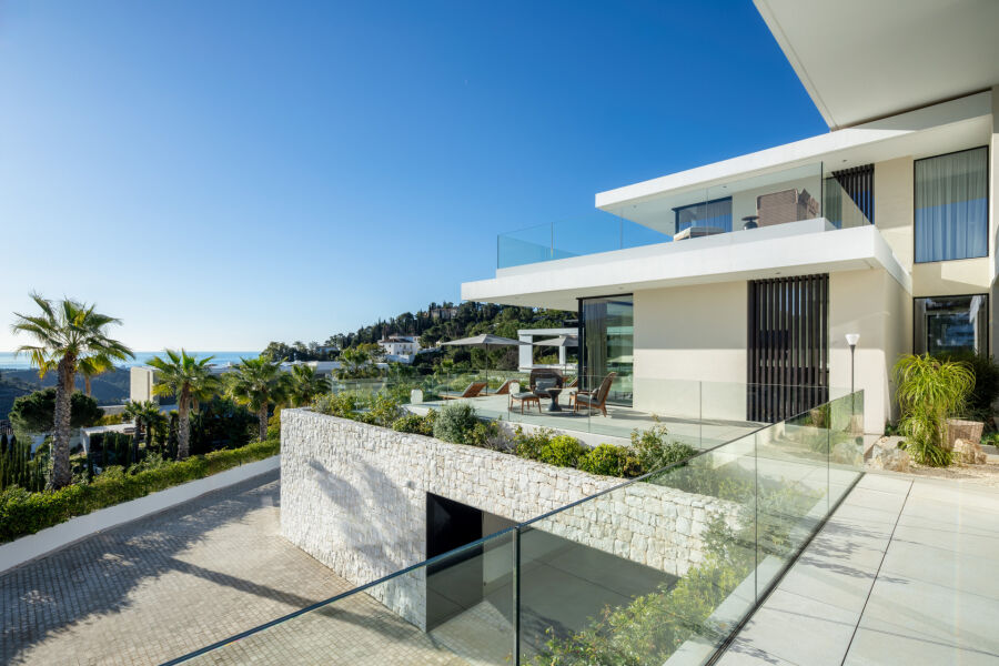Villa Sienna - Spacious Refined Home with Panoramic Views