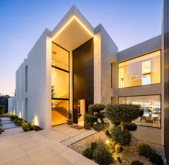 Villa Sienna - Spacious Refined Home with Panoramic Views