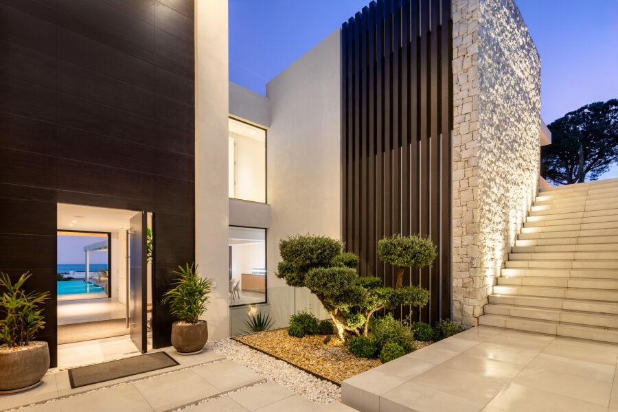 Villa Sienna - Spacious Refined Home with Panoramic Views