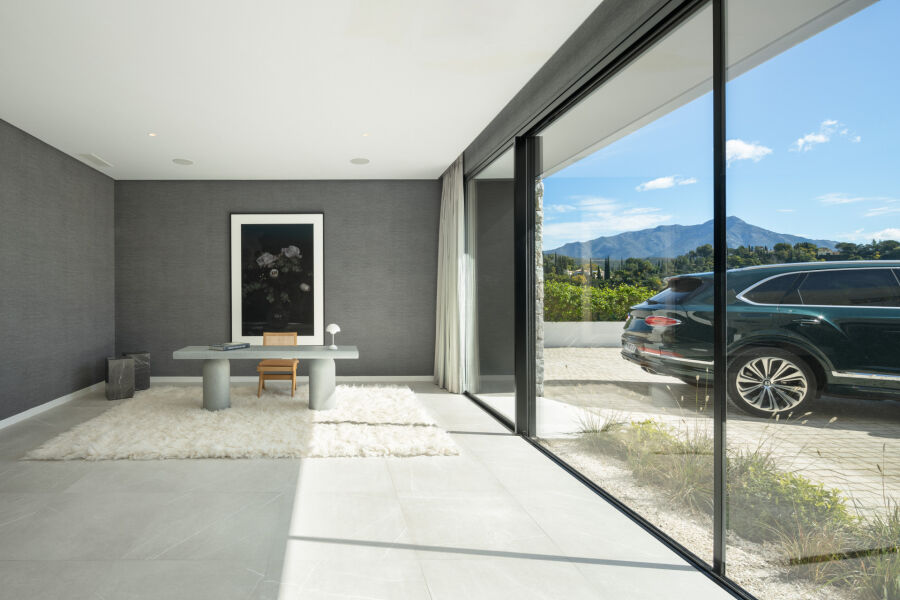 Villa Sienna - Spacious Refined Home with Panoramic Views