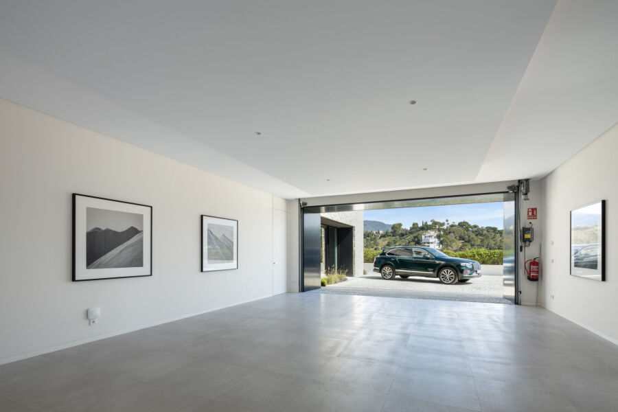 Villa Sienna - Spacious Refined Home with Panoramic Views