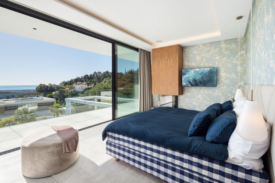 Villa Sienna - Spacious Refined Home with Panoramic Views