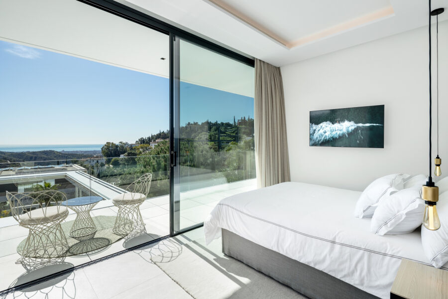 Villa Sienna - Spacious Refined Home with Panoramic Views