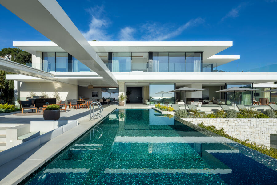 Villa Sienna - Spacious Refined Home with Panoramic Views