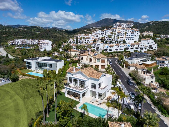 Villa Fortuna - Casa con Diseño Moderno en Los Arqueros