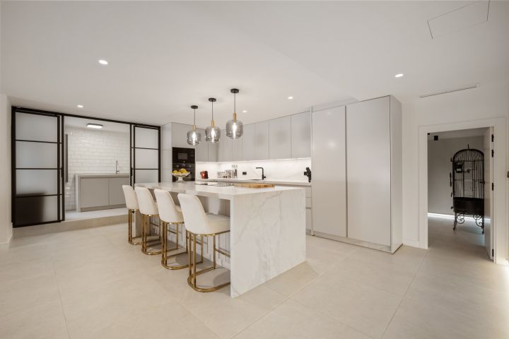 Apartment in King's Hills - Impressive Elegant Apartment
