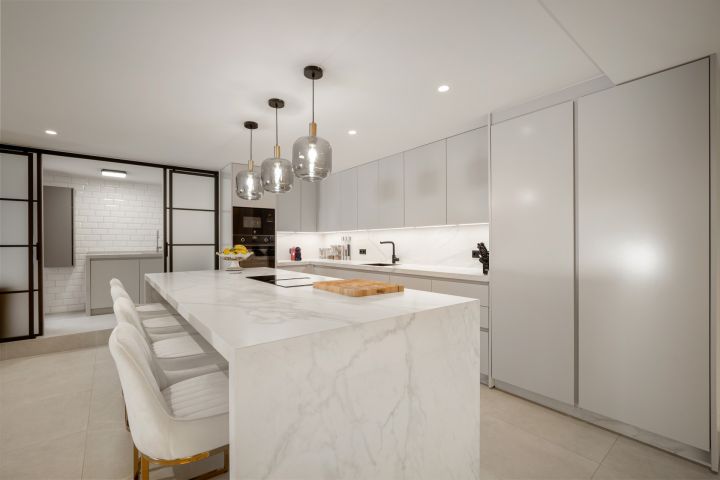 Apartment in King's Hills - Impressive Elegant Apartment