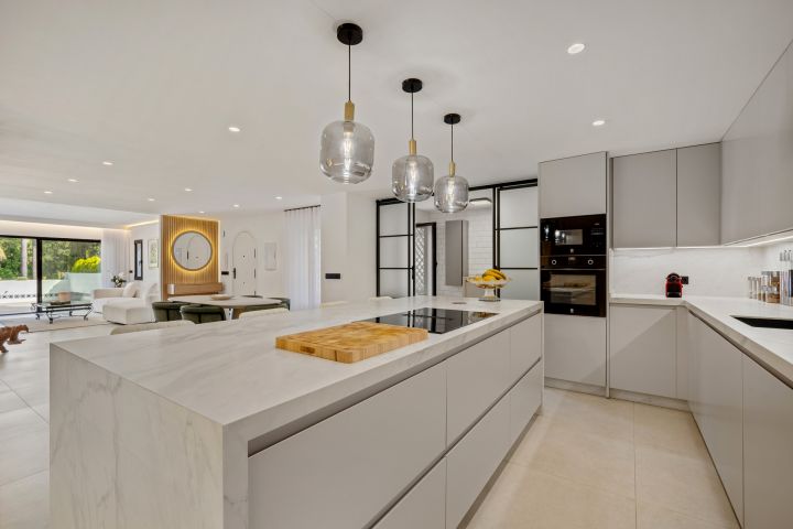 Apartment in King's Hills - Impressive Elegant Apartment