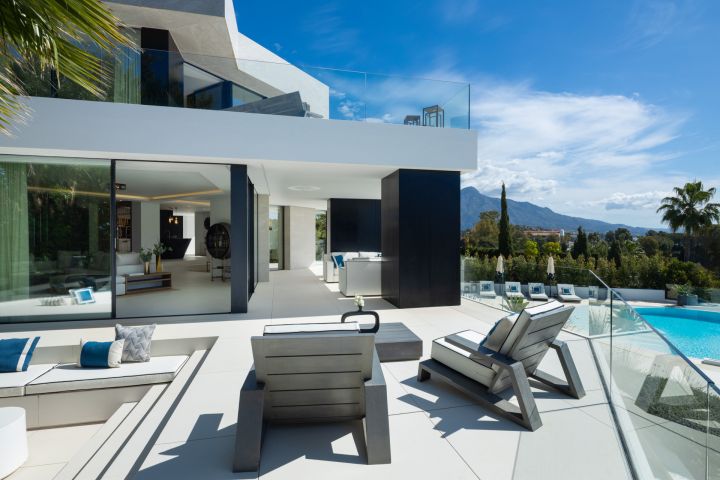 La Toca - Upscale Stylish Home in a Gated Community