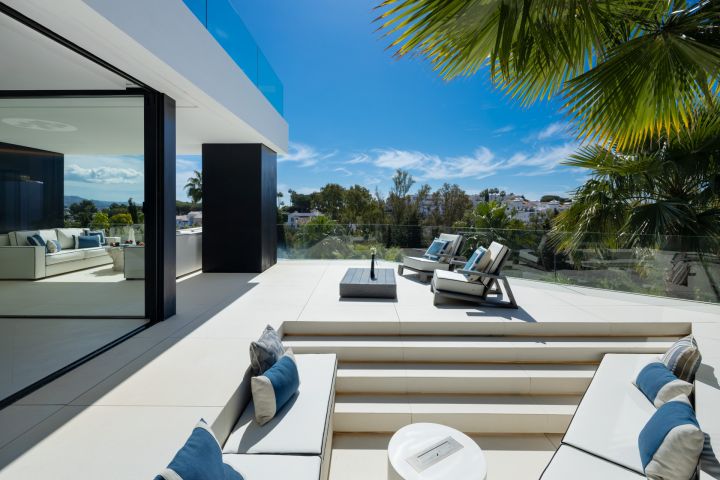 La Toca - Upscale Stylish Home in a Gated Community