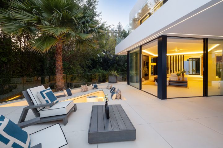 La Toca - Upscale Stylish Home in a Gated Community