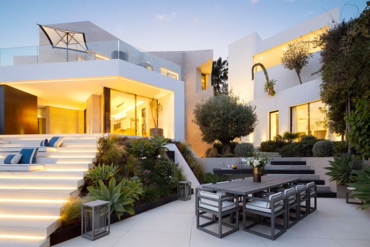 La Toca - Upscale Stylish Home in a Gated Community