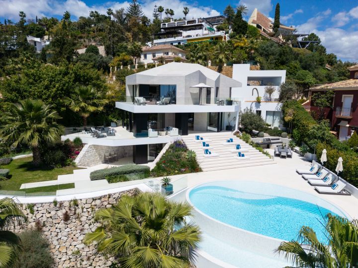 La Toca - Upscale Stylish Home in a Gated Community
