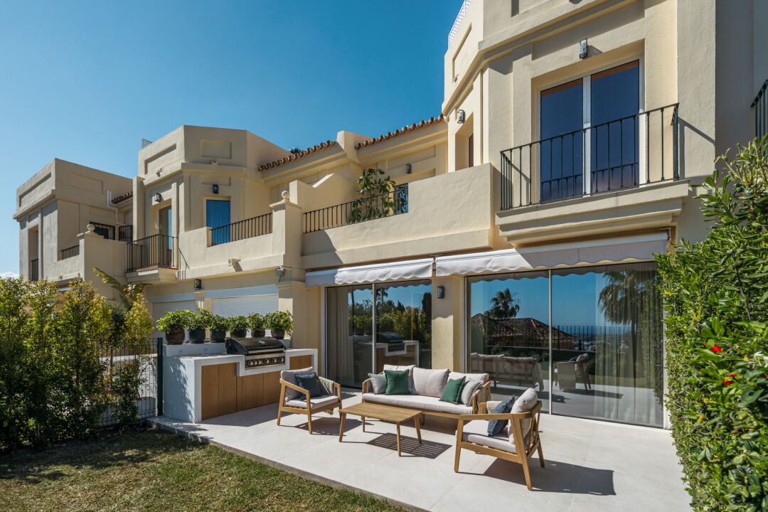 Maison Vue - Renovated Townhouse with Mediterranean Views in La Quinta, Benahavis