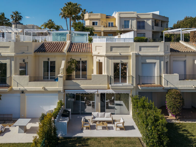 Townhouse Horizon - Adosado reformado con vistas al Mediterráneo en La Quinta, Benahavís