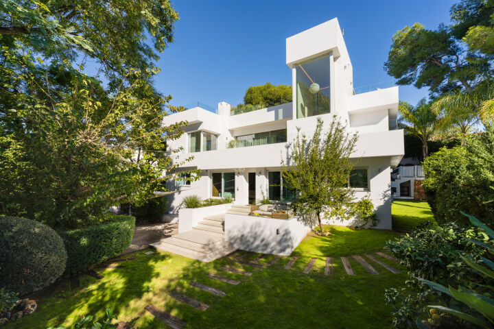 Casa Gina - Stylish Villa in a Gated Community