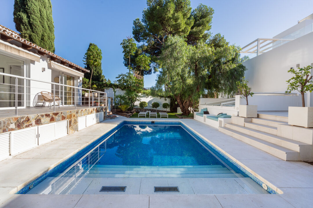 Casa Gina - Modern Villa in Lower Nueva Andalucía