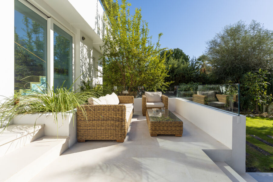 Casa Gina - Modern Villa in Lower Nueva Andalucía