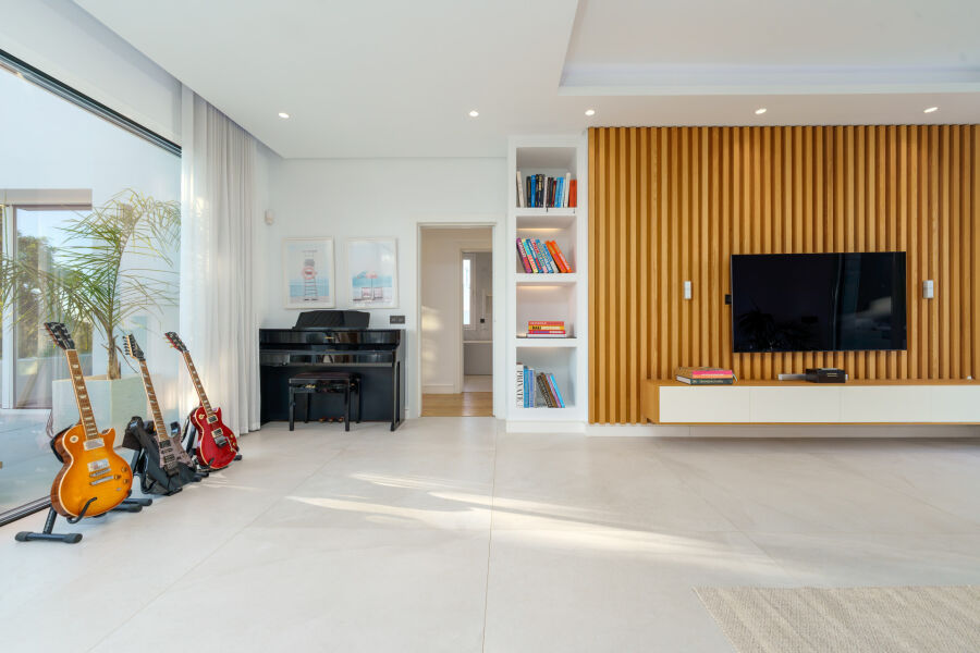 Casa Gina - Modern Villa in Lower Nueva Andalucía