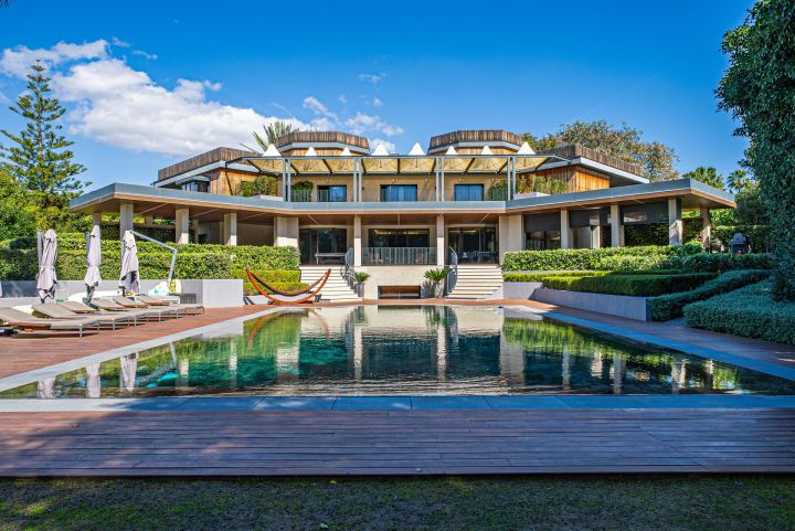 Villa en Guadalmina Baja - Propiedad tradicional con amplio jardín