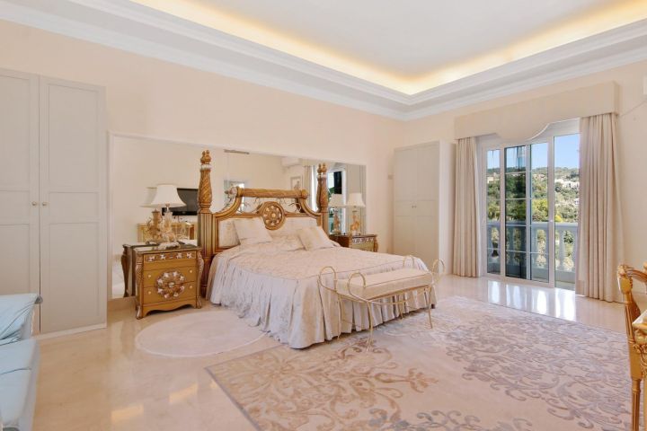 Villa in La Zagaleta - Mediterranean Elegance in a Gated Community