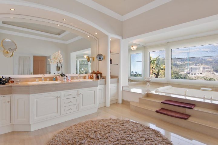 Villa in La Zagaleta - Mediterranean Elegance in a Gated Community