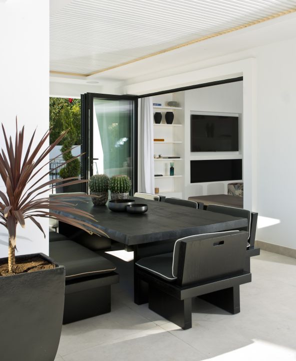Villa Florence - Timeless Estate Close to Golf