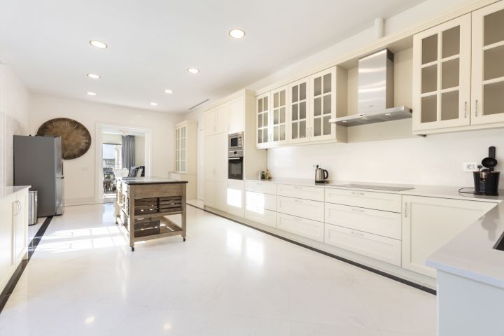 Villa Milas - Property in the Prestigious Sierra Blanca.