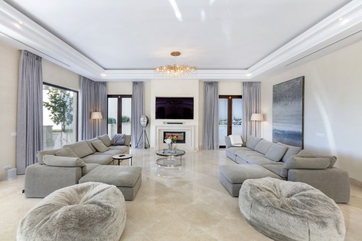 Villa Milas - Property in the Prestigious Sierra Blanca.