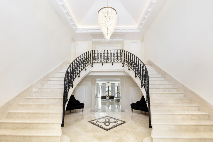 Villa Milas - Property in the Prestigious Sierra Blanca.
