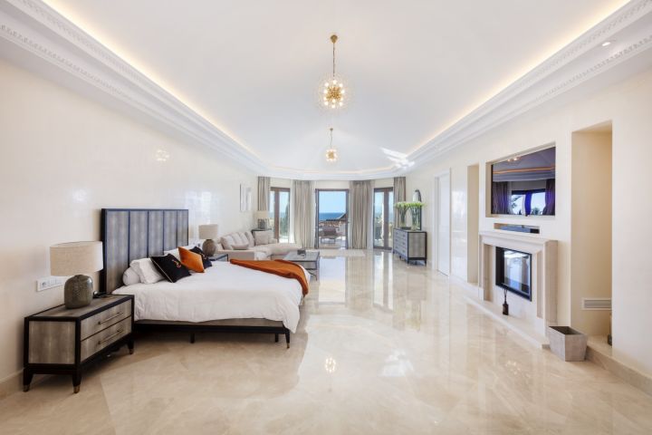 Villa Milas - Property in the Prestigious Sierra Blanca.