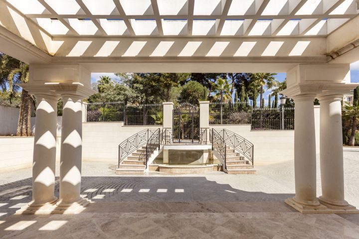 Villa Milas - Property in the Prestigious Sierra Blanca.